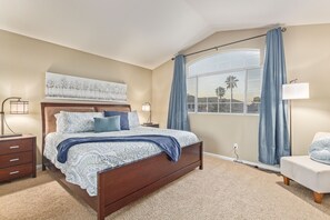 4 bedrooms, iron/ironing board, travel cot, WiFi - Ahwatukee Family Fun Night Has it All! Hot Pool! (Phoenix)