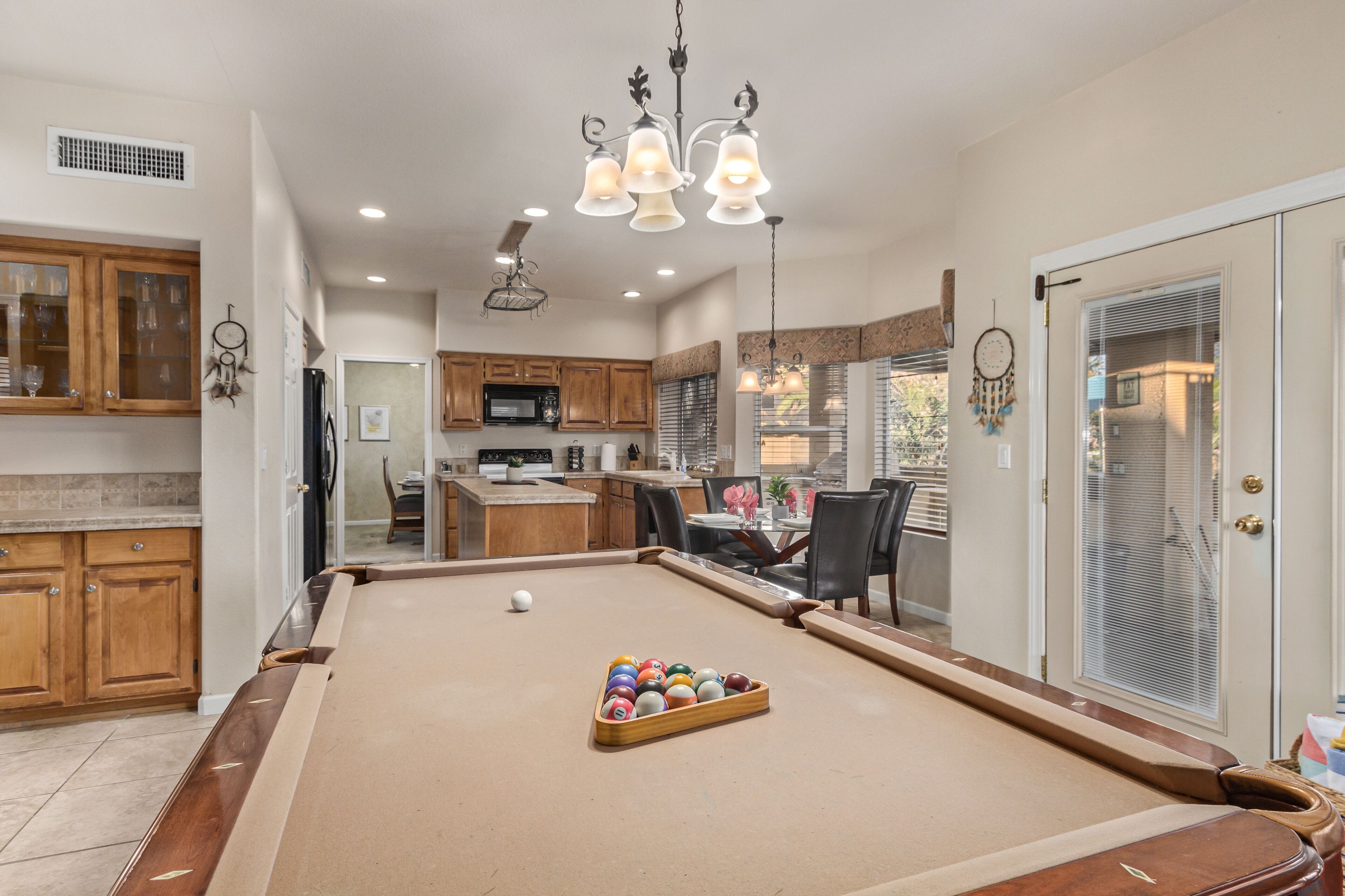 Ahwatukee Heated Pool/Spa, Putting Green, Pool Table! Sleeps 8!