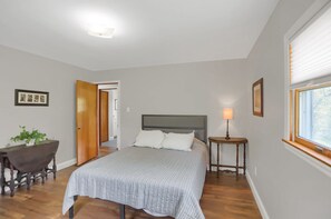 3 bedrooms, WiFi, bed sheets - Fisher's Nook, Aunt Susie's Vacation Rentals : Raystown Lake Seven Points (Hesston)