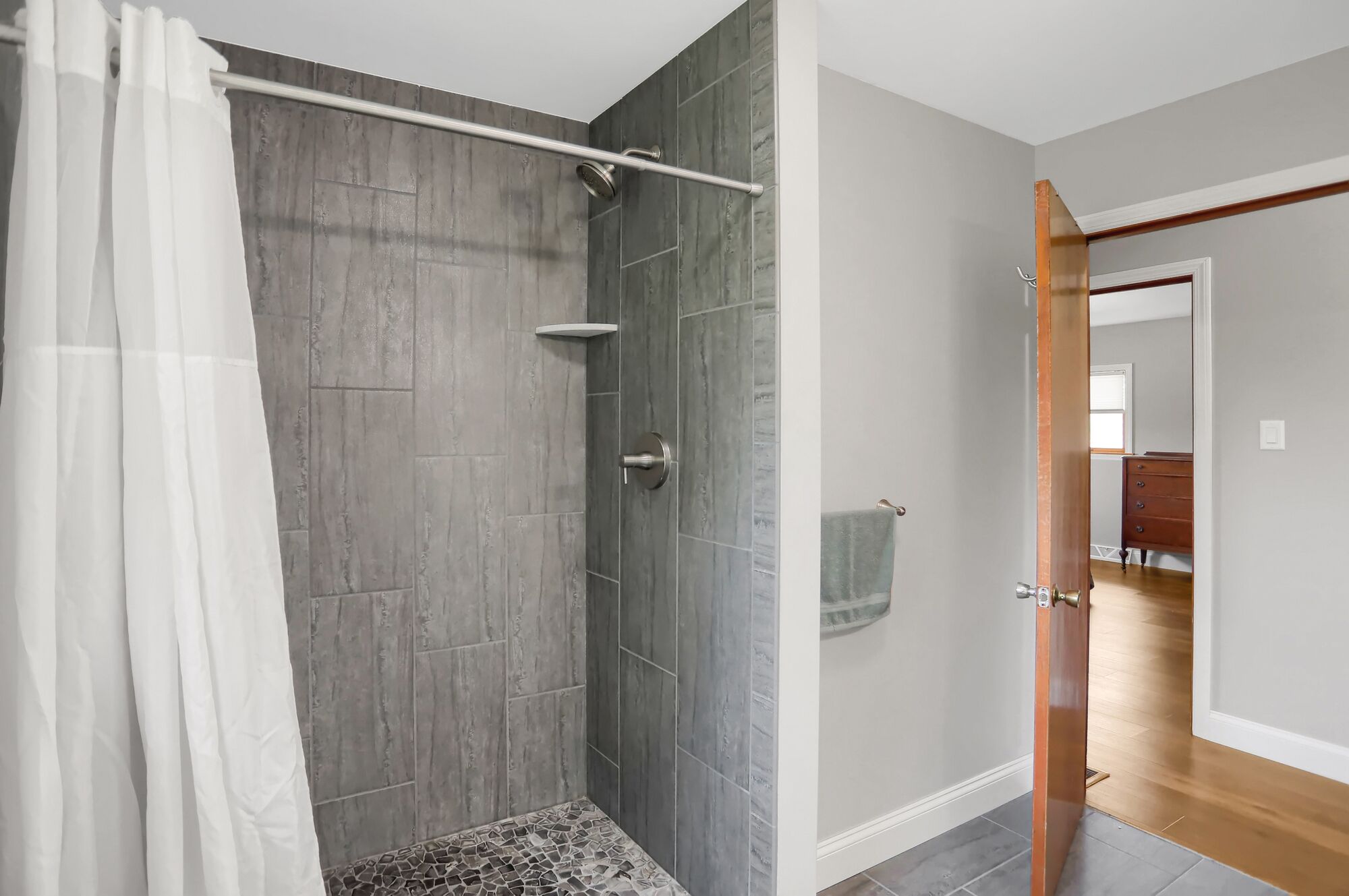 Shower, towels