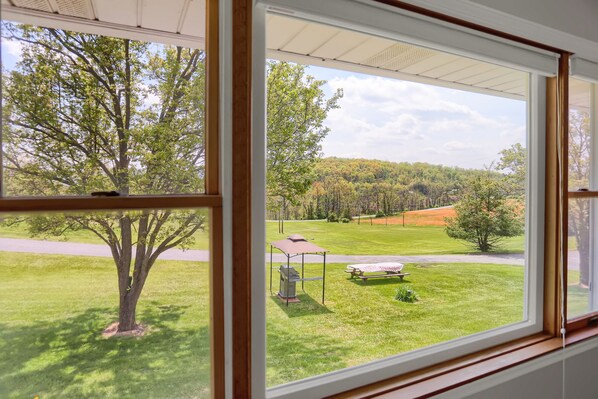 Interior - Fisher's Nook, Aunt Susie's Vacation Rentals : Raystown Lake Seven Points (Hesston)