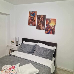 2 bedrooms, desk, iron/ironing board, WiFi