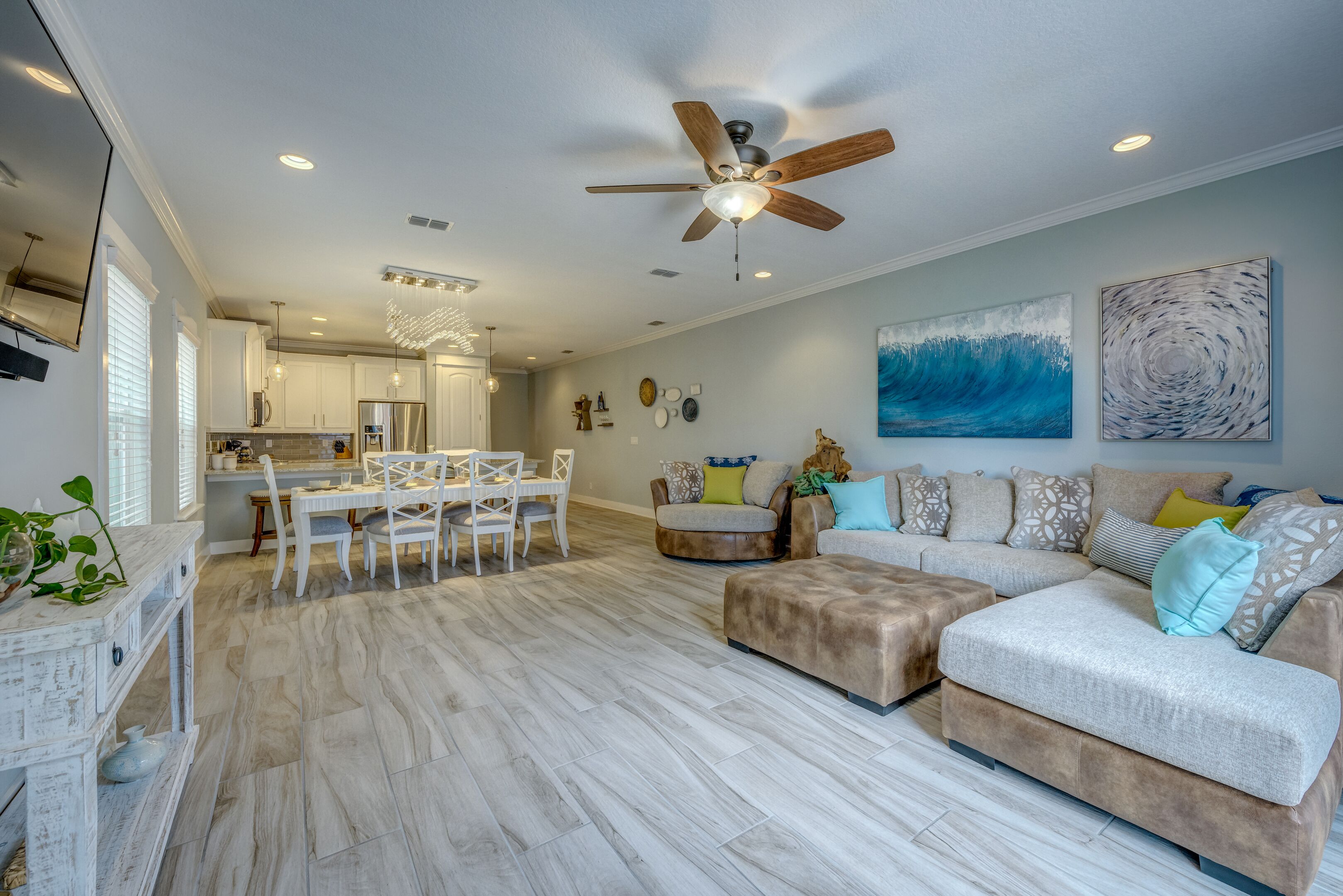 Luxe Townhome - One Block to the Sand