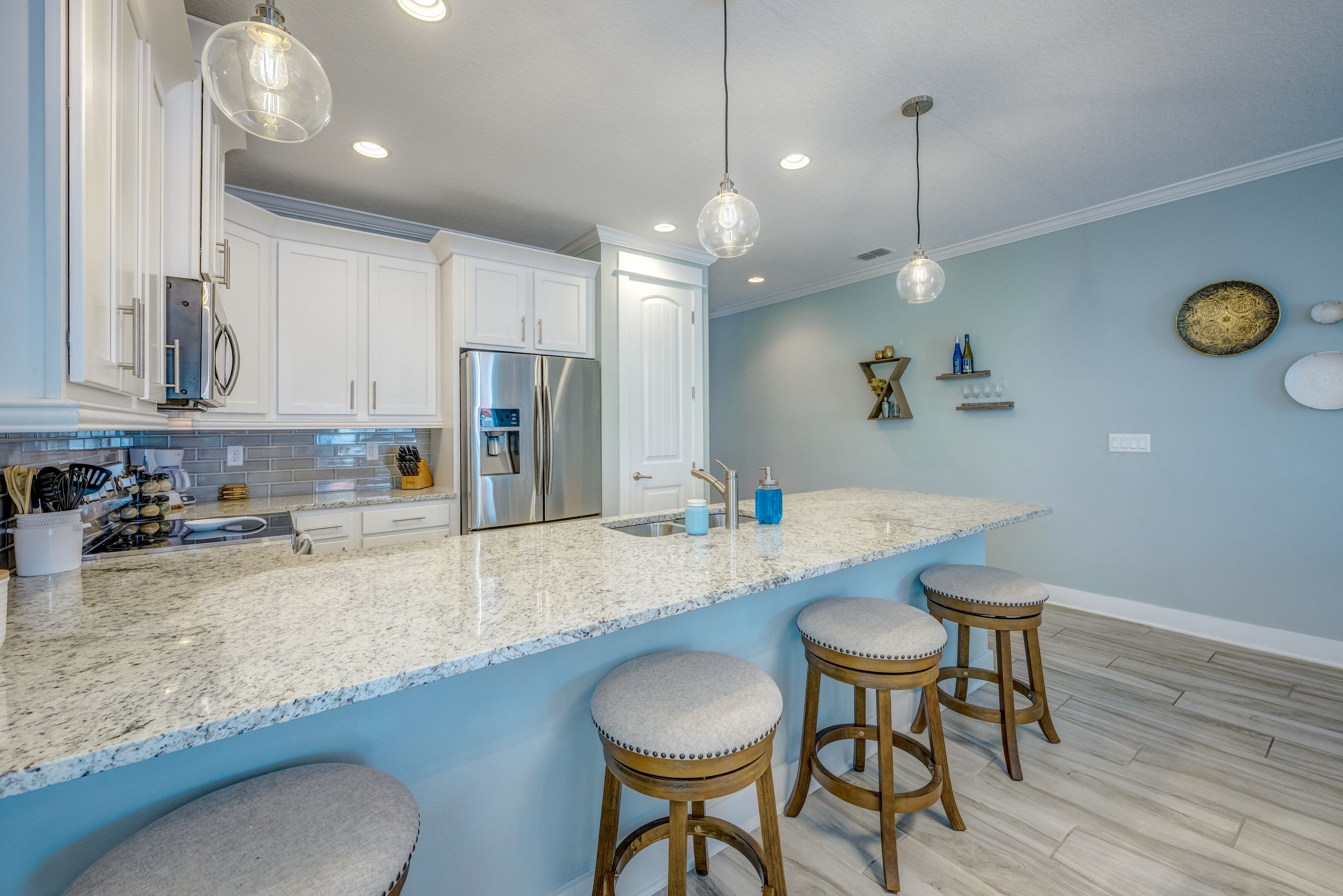 Luxe Townhome - One Block to the Sand