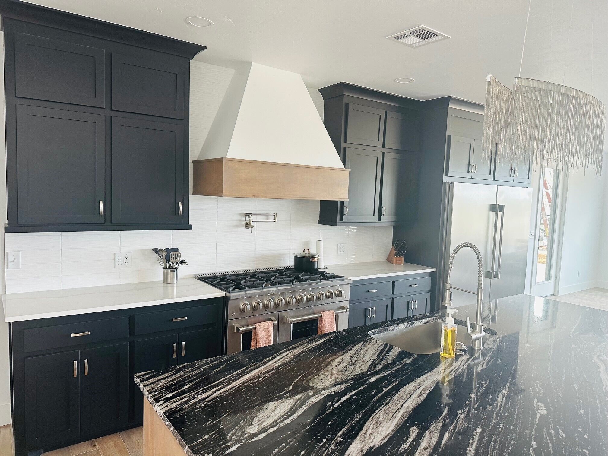 La Vie au Soleil -Live life in the ☀️ 7 Bedroom  Lake Front home-❗️STUNNING views❗️