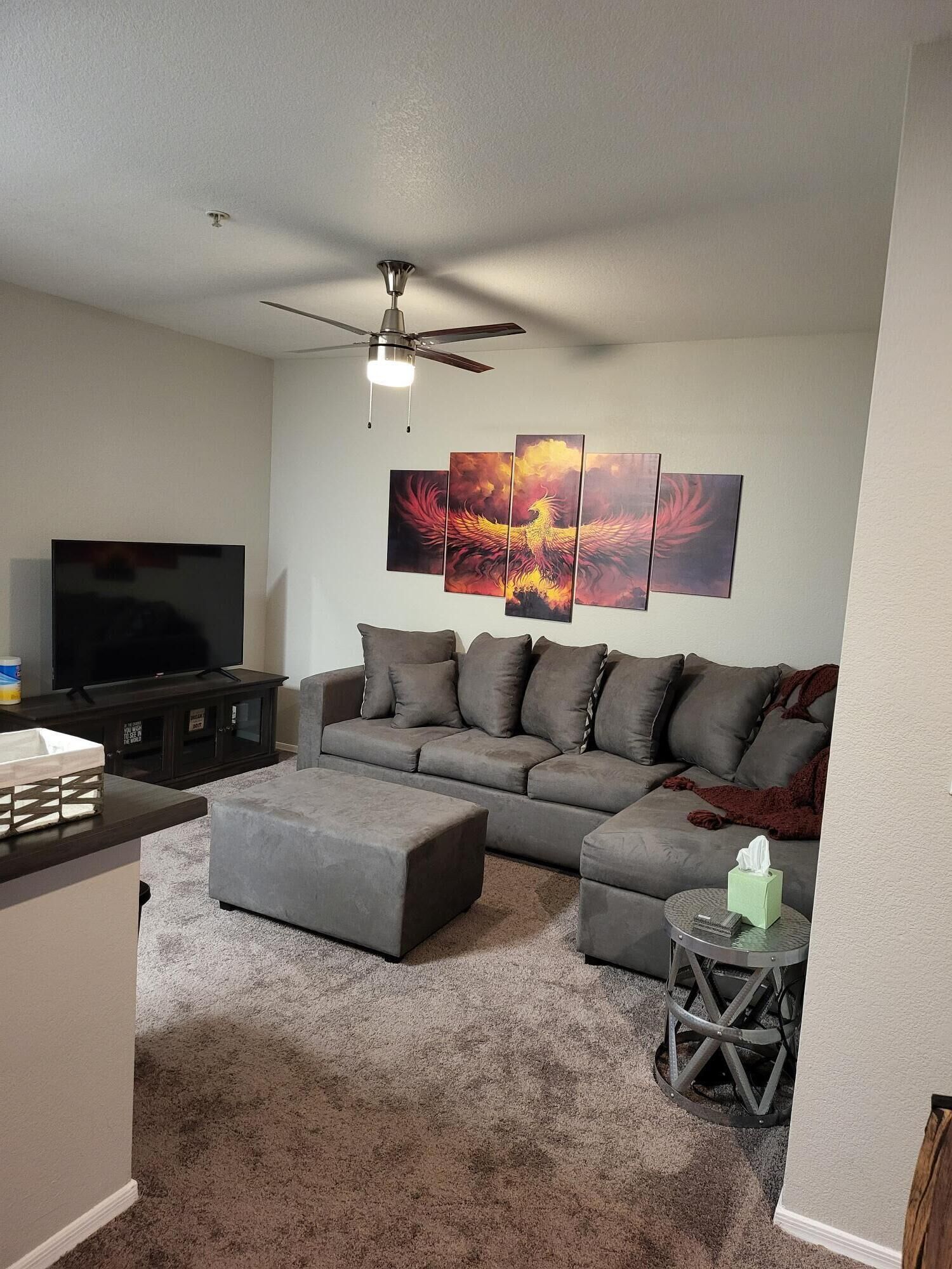 Modern Two Bedroom Oasis! Great for Family! Great for tourist!