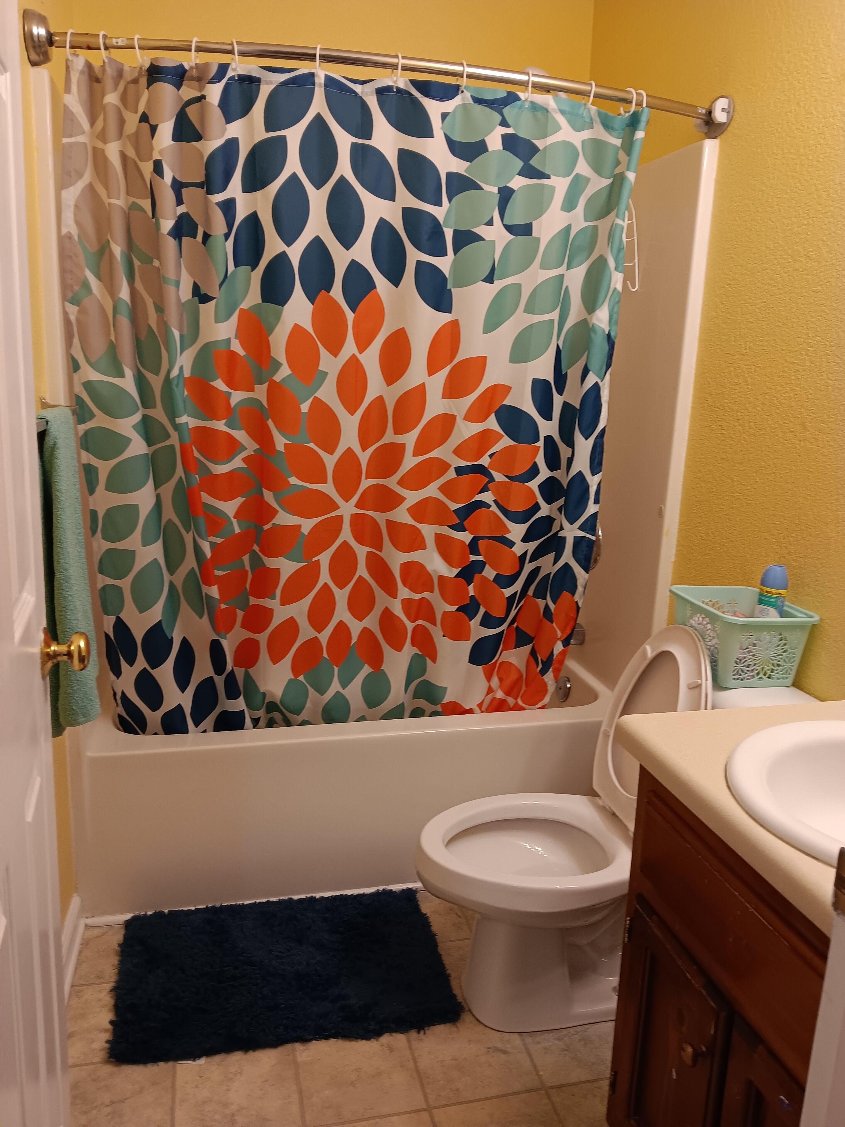 Come enjoy 3bd/2.5 Ba home with full deck, grill, games & Inflatable hot tub.  