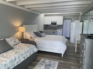 Iron/ironing board, WiFi, bed sheets