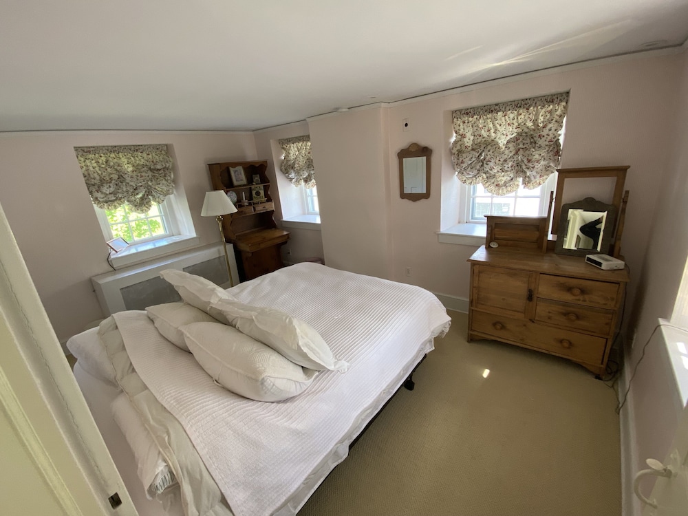 Private 1743 Historic Farmhouse settled on 216 Acres near the Delaware