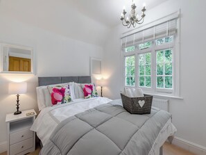 5 bedrooms, free WiFi, bed sheets