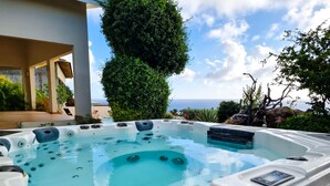 A hot tub with a clear view of the ocean in the background. - Villa with Private Pool and Jacuzzi / Sea View (Cas Abou)