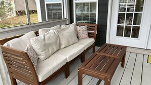 A wooden bench and a sofa with cushions on a wooden deck. - The Lake is Callling you to Creek Cabin (Warwick)