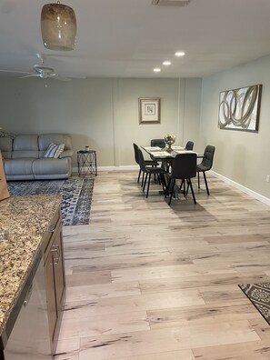 Interior - Spacious and cozy villa, 15 min from Bradenton beaches, ready for you to enjoy! (Bradenton)