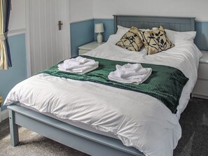 2 bedrooms, free WiFi, bed sheets - 2 bedroom accommodation in Gorleston-on-Sea (Gorleston-on-Sea)