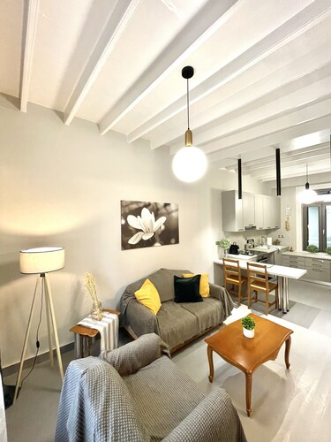 Townhouse  in a quiet neighborhood-1 min from the center of the Mitilini