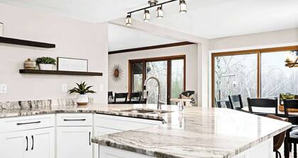 Duluth/Superior Escape-up to 26 guests-Indoor Pool-Sauna-St.Louis River-SpiritMt