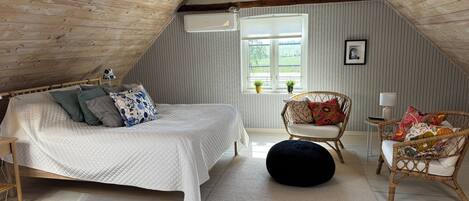 2 soverom, skrivebord, strykejern/-brett og wi-fi (inkludert)