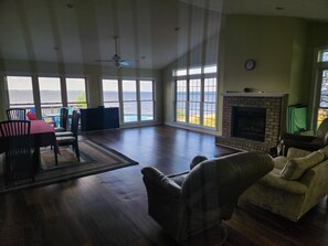 Smart TV, fireplace, video games, offices