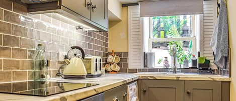 Cookware/dishes/utensils, freezer