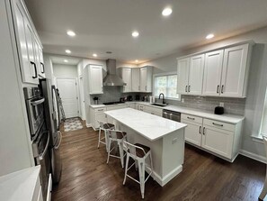Fridge, microwave, oven, stovetop - Villa in Wilmington's Chateau Country (Wilmington)