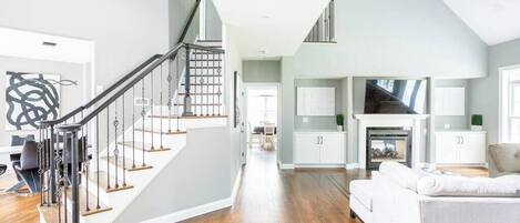 TV, peis og kontorer