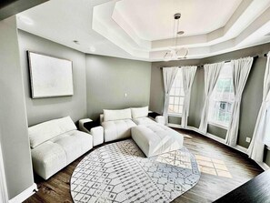 TV, fireplace, offices - Villa in Wilmington's Chateau Country (Wilmington)