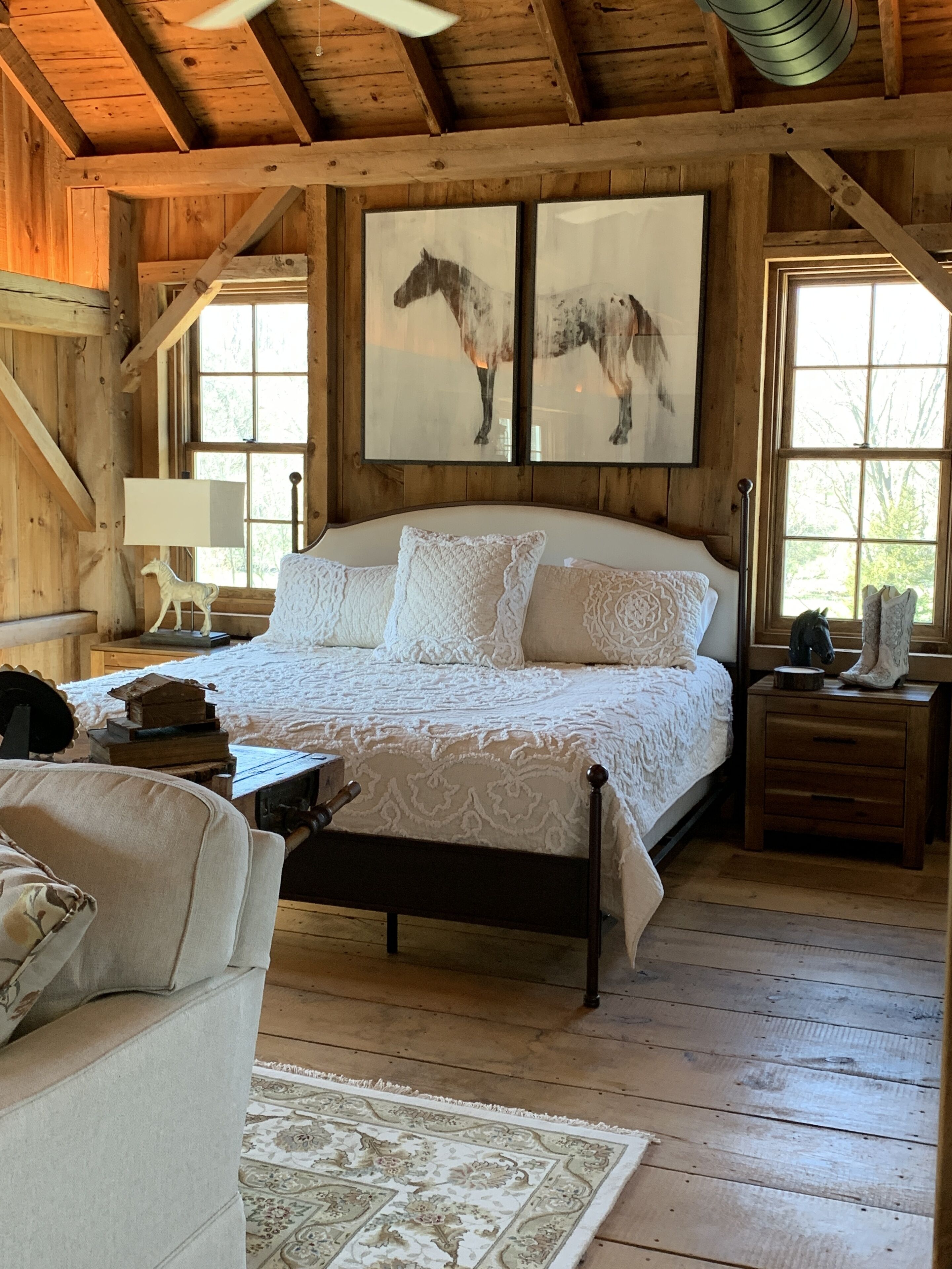 Annabel Lee Barn ~ A Getaway of Warmth & Charm!