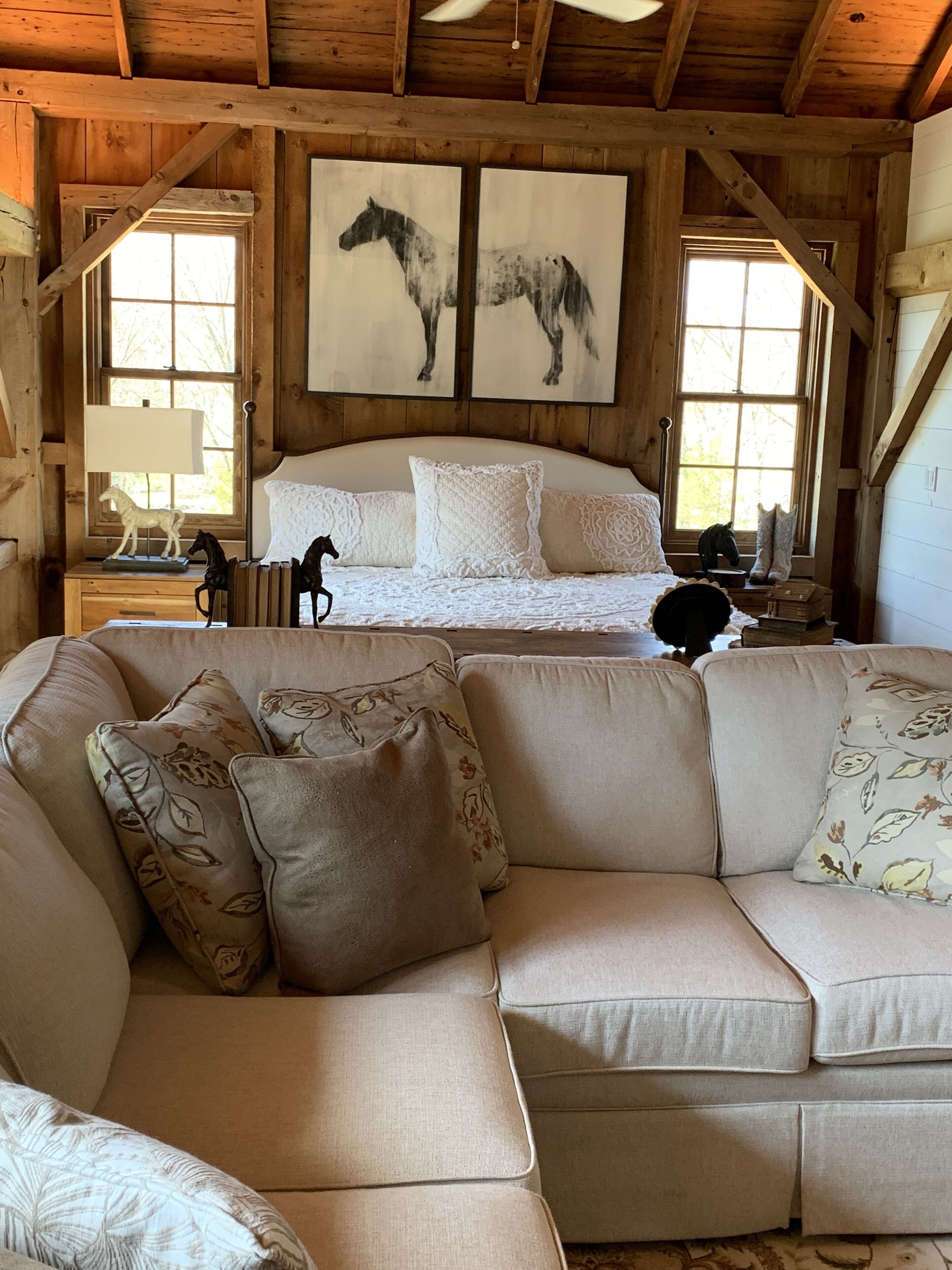 Annabel Lee Barn ~ A Getaway of Warmth & Charm!