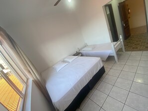 Ropa de cama de alta calidad y escritorio 