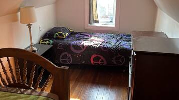 5 Schlafzimmer, Bügeleisen/Bügelbrett, kostenloses WLAN, Bettwäsche