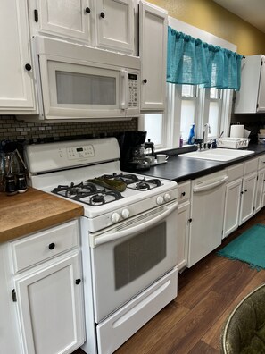 Frigorífic, microones, forn i placa de cuina 