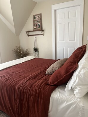 3 dormitoris, planxa i posts de planxar, wifi i roba de llit 