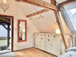 1 slaapkamer, een bureau, een strijkplank/strijkijzer, gratis wifi