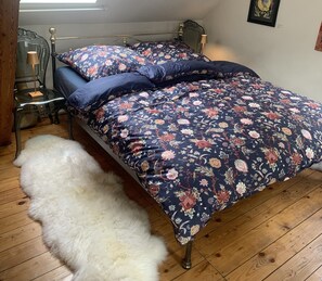 1 habitación, escritorio, tabla de planchar con plancha y wifi gratis 