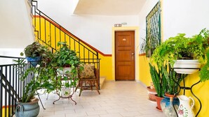 Interior - White House (Altura)