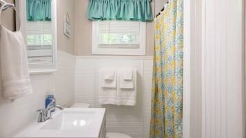 Dusche, Haartrockner, Handtücher, Seife