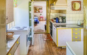 Réfrigérateur, surface de cuisson, cafetiÚre-théiÚre