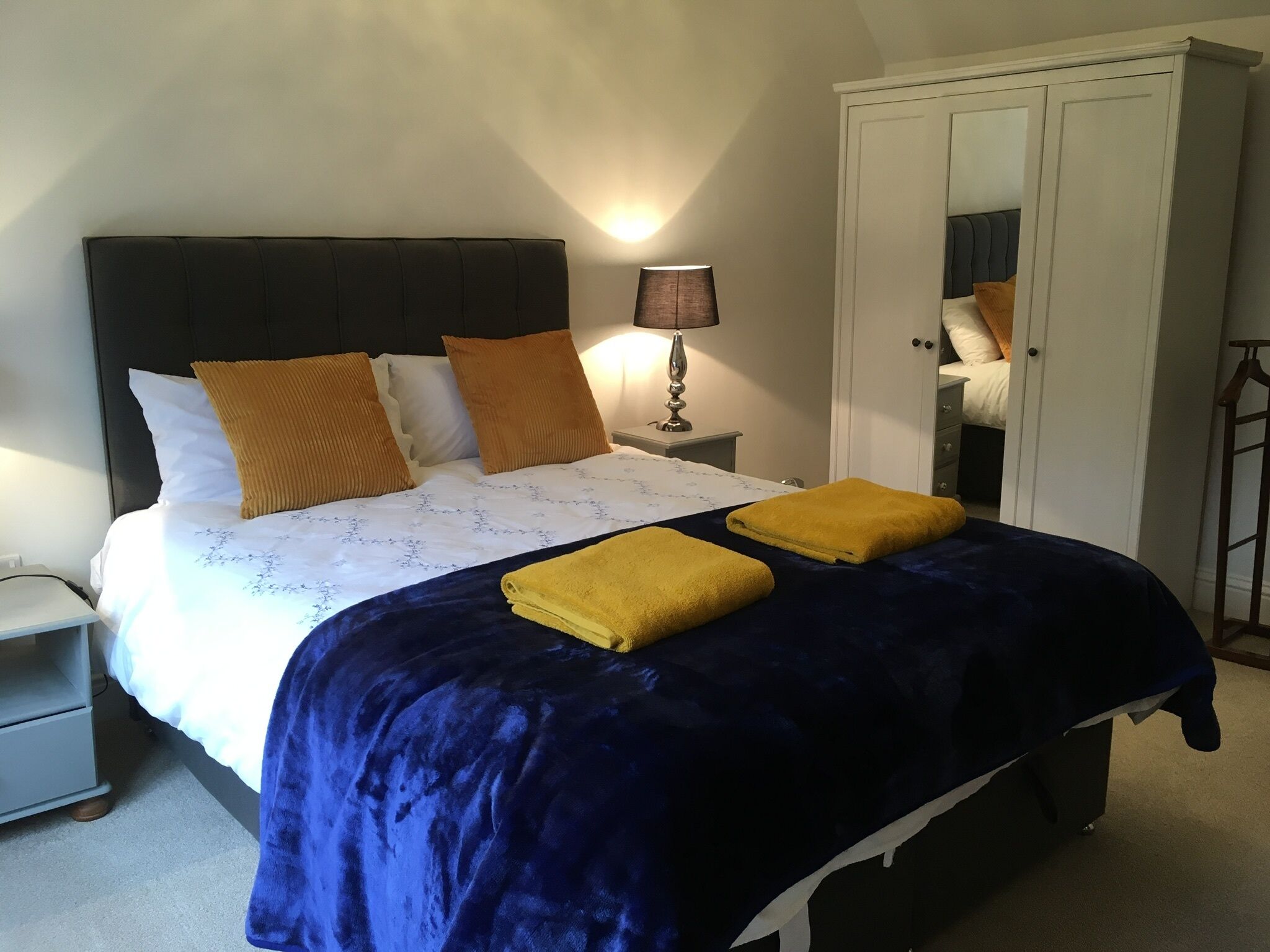 Spacious Grade 2 Listed Home - Central Marlborough