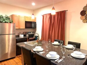 Dining - Double Houses Accommodates 18 with Free Off-Street Parking - USA (Niagara Falls)