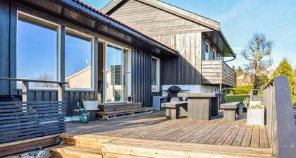 Lovely home in Håvik with WiFi