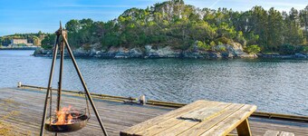 Lovely home in Håvik with WiFi