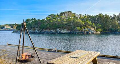 Lovely home in Håvik with WiFi