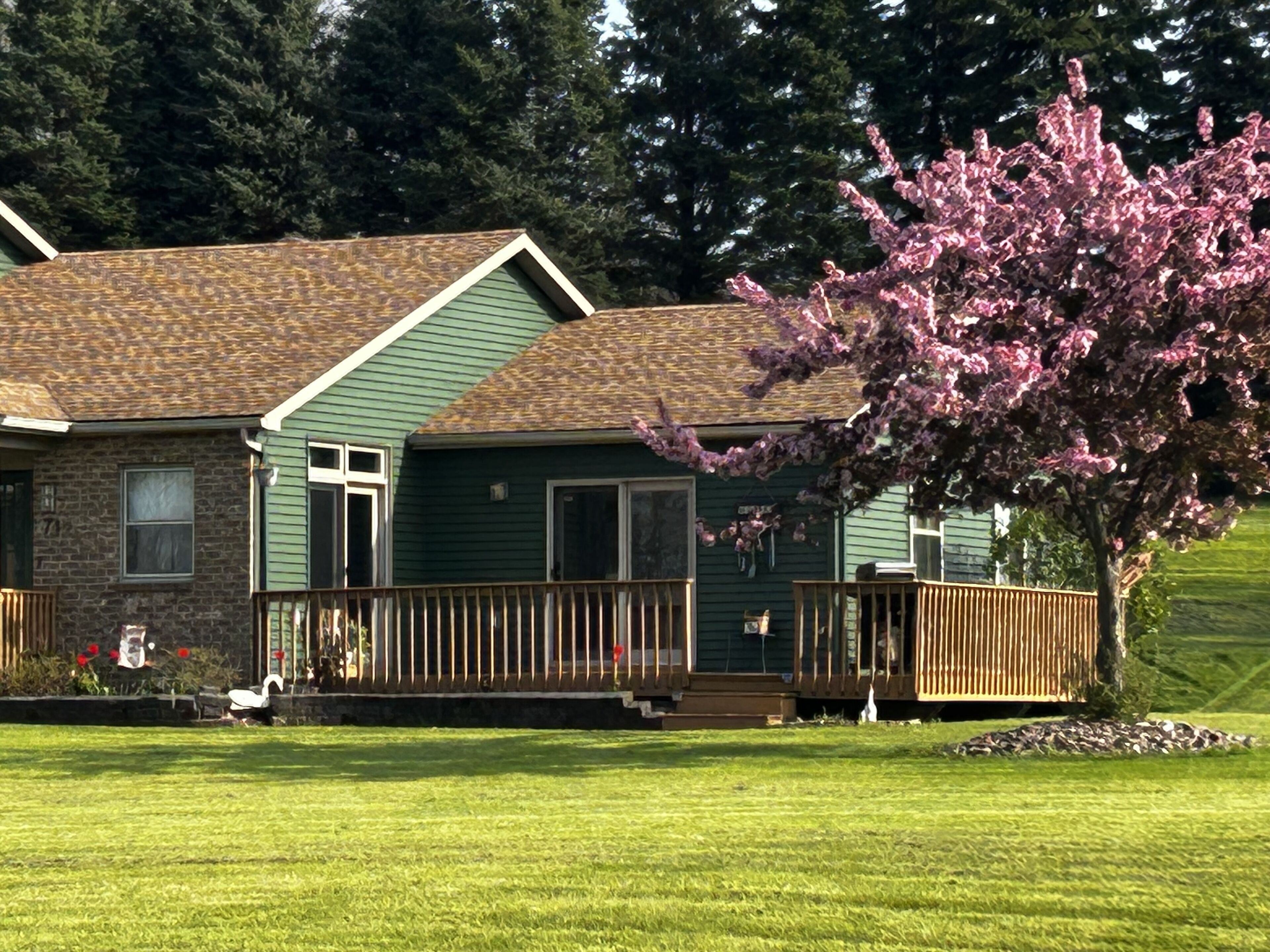 PRIVATE SETTING HOME.  A HIDDEN GEM !!!!!