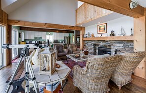 Smart TV, fireplace, stereo