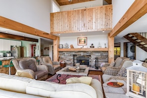 Smart TV, fireplace, stereo