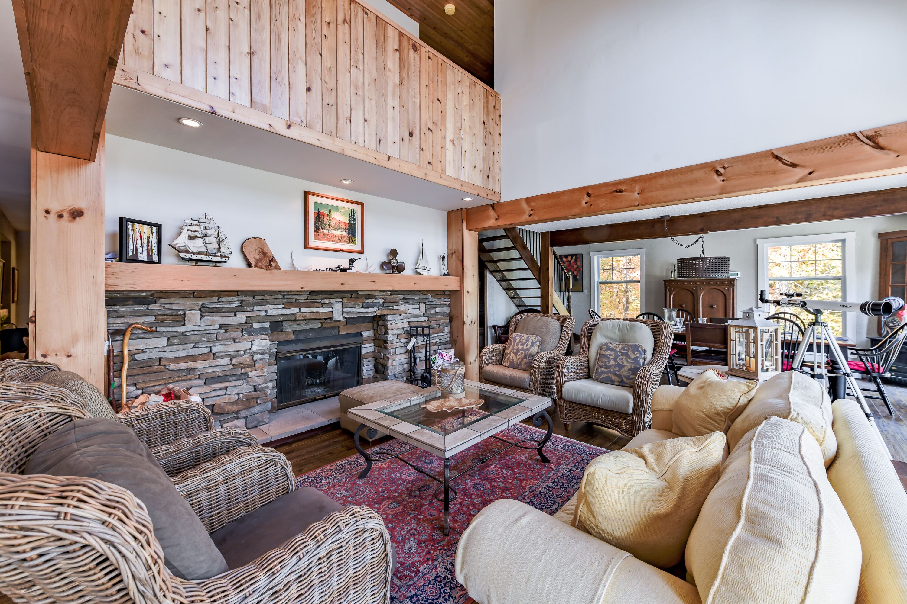 Smart TV, fireplace, stereo