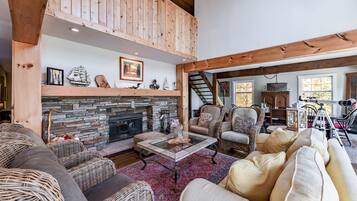 Smart TV, fireplace, stereo