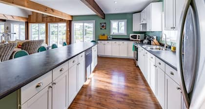 Muskoka Island cottage on Lake Joseph