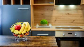 Refrigerador, horno, lavavajillas y cafetera y tetera