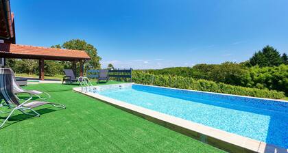 2 bedroom beautiful home in Beslinec